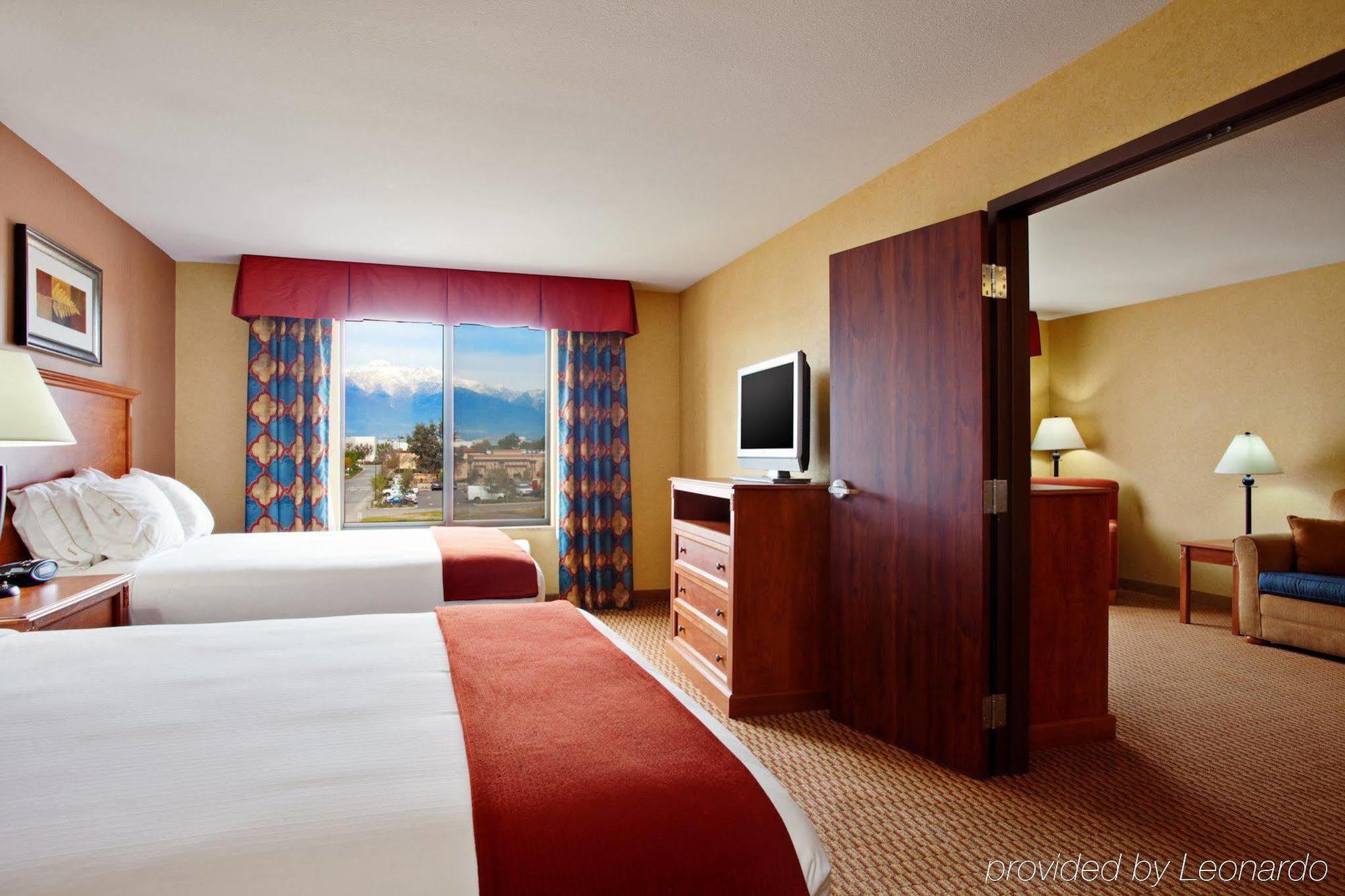 Holiday Inn Express Ontario By Ihg Creekside Extérieur photo