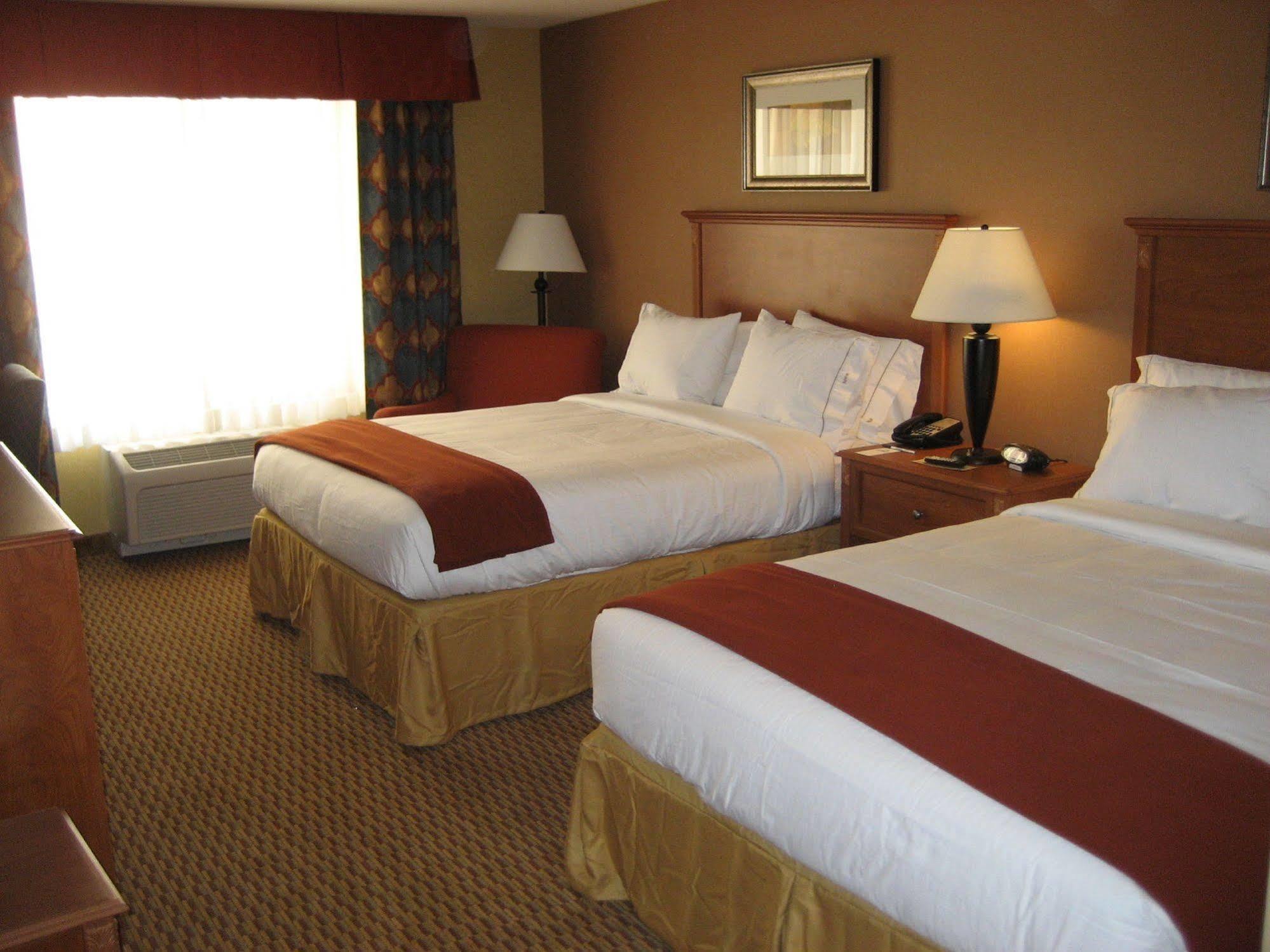 Holiday Inn Express Ontario By Ihg Creekside Extérieur photo