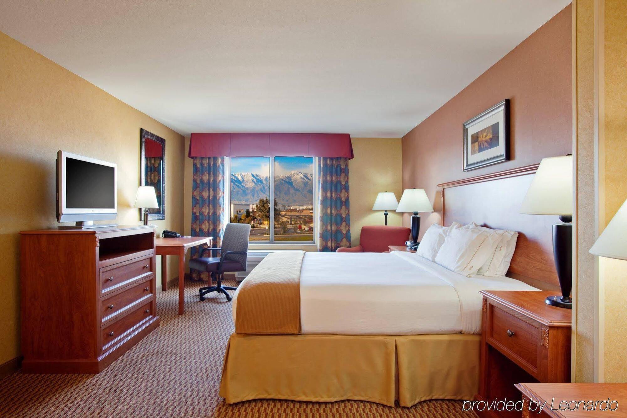 Holiday Inn Express Ontario By Ihg Creekside Extérieur photo